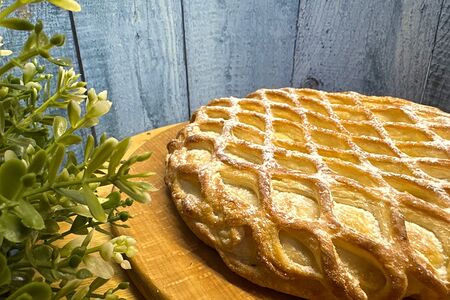 Пирог слоеный с малиной