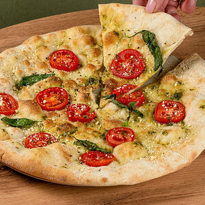 Фокачча с томатами и базиликом