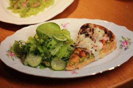 Киш с лососем и брокколи 