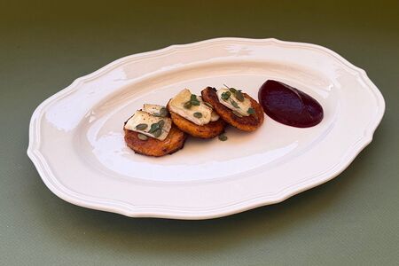 Оладьи из тыквы с запеченным сыром бри