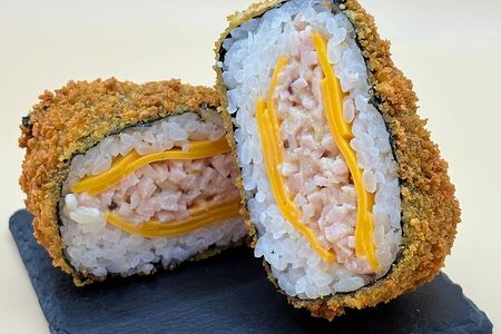 Жареные онигири ветчина и сыр