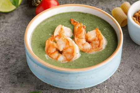 Крем-суп из шпината с креветками