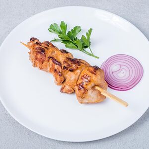 Шашлык куриный в соусе терияке с маринованым луком 