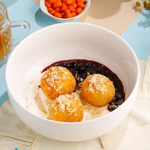 Творожники со сметаной и черникой