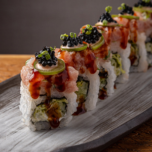 Ролл с тунцом и айсбергом