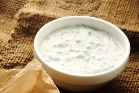 Сметана с чесноком