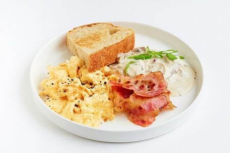 Скрембл с беконом и шампиньонами