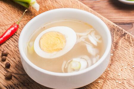 Бульон с яйцом мясом