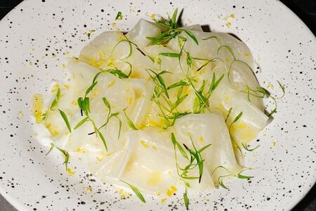 Карпачо из кольраби с муссом пармезан и трюфельным маслом