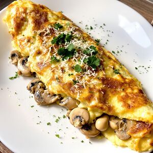 Омлет с курицей и грибами