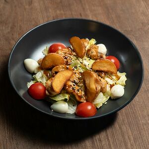 Деревенский салат с курицей