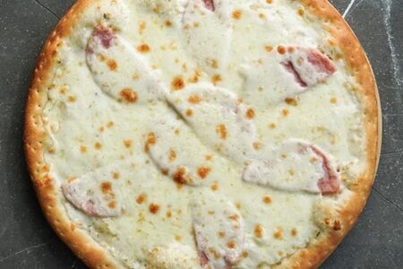 Пицца с ветчиной и сыром