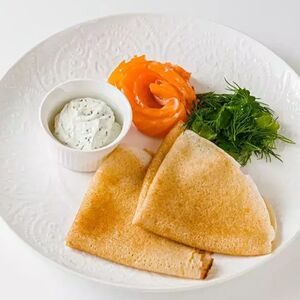 Блины с форелью и крем чиз