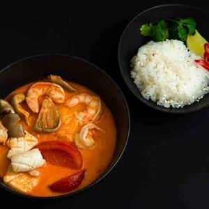 Том ям с морепродуктами