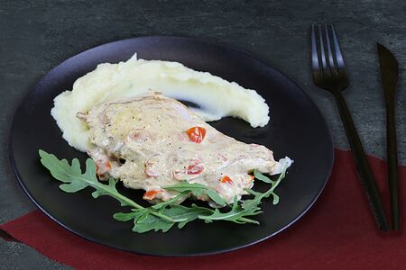 Куриная грудка в сливочном соусе по-тоскански с пюре