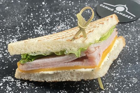 10 мини сэндвичей с карбонадом и сыром