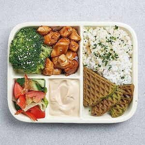 Норвежский бенто с куриным филе в терияки