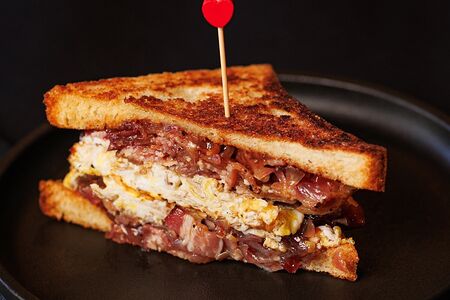 Сэндвич 1/2 Бекон-яйцо New