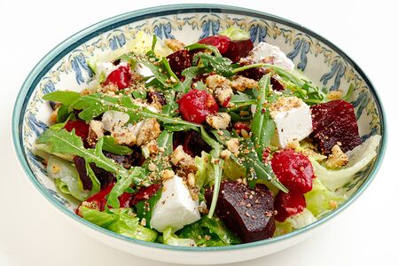 Салат с запечённой свеклой и сыром фета