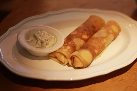 Блинчики с риетом из лосося 