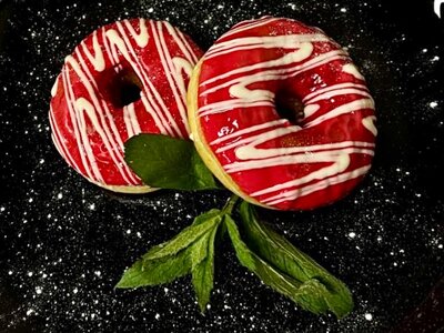 Пончики с клубникой 