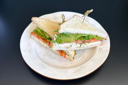 Сэндвич с сыром моцарелла 