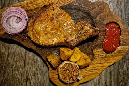 Стейк из cвинoй корейки