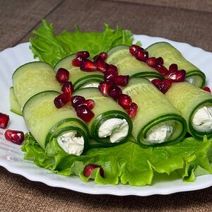 Огуречные рулетки с сыром и чесноком 