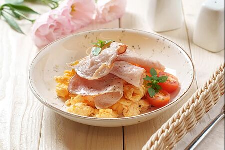 Скрембл с окороком