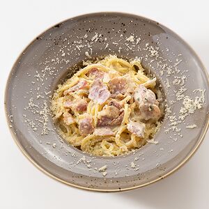 Трюфельная карбонара с беконом и пармезаном