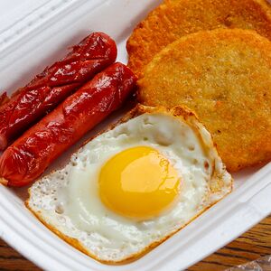 Драники с колбаской и яйцом