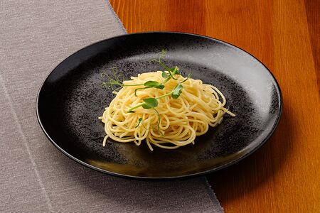 Спагетти со сливочным маслом