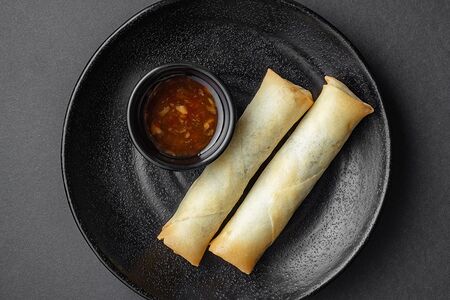 Жареные спринг-роллы с курицей и фунчозой