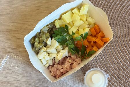 Салат Оливье с ветчиной 