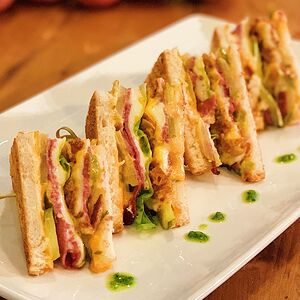 Сырный сэндвич с ростбифом