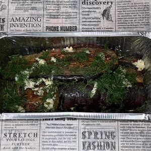 Баклажанные дольки на мангале с чесноком и зеленью 