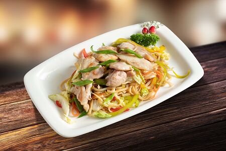 Яки-удон лапша с курицей