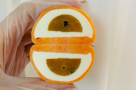 Японский десерт моти "Манго-маракуйя"