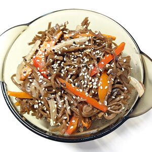 Вок Соба с курицей в сладком чили