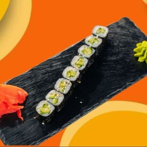 Классический ролл с огурцом