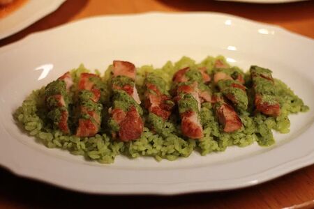 Курица с рисом и зеленым карри 