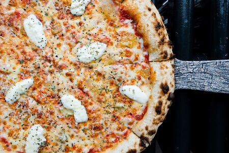 Пицца четыре сыра