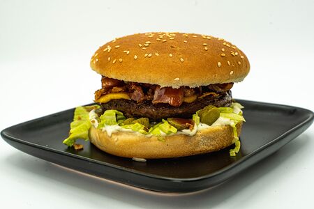 Бургер с беконом