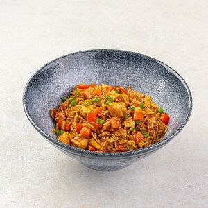 Жареный рис с курицей