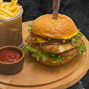 Чикенбургер с картофелем фри