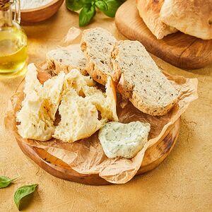 Хлебная корзина с копченым маслом