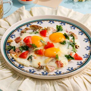 Глазунья с беконом и грибами