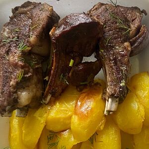 Корейка баранья с картофелем по-деревенски
