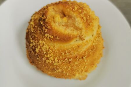 Булочка с грушей