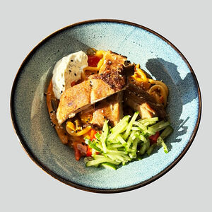 Лагман со свиными ребрами в медово-горчичном соусе жареный